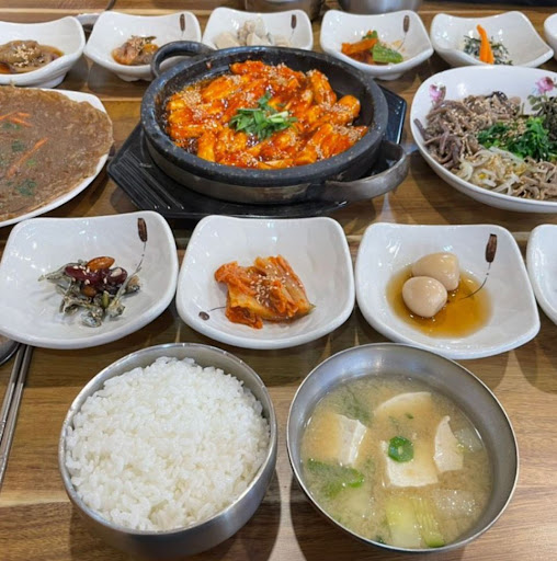 하동의 맛을 담은 '쉬어가기좋은날식당', 산채더덕구이정식으로 푸짐한 식사